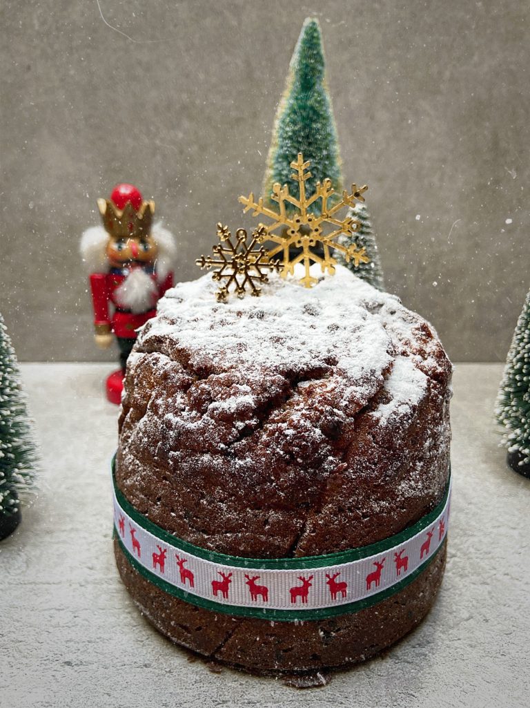 TARTA NEGRA DE CIRUELAS Y NUECES